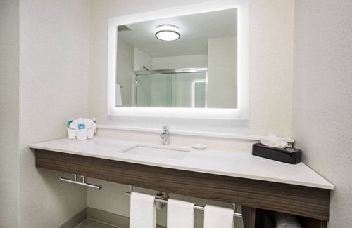 I-435 West KC-KS Hotel | Holiday Inn Express Kansas City - at the Legends by IHG