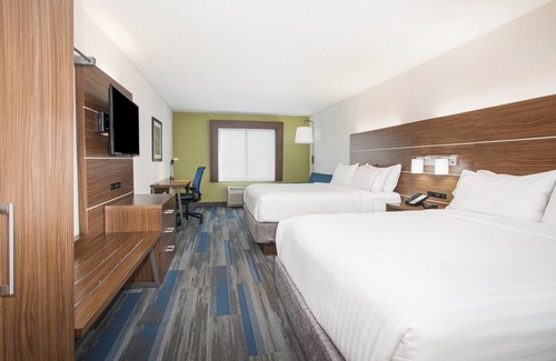 I-435 West KC-KS Hotel | Holiday Inn Express Kansas City - at the Legends by IHG