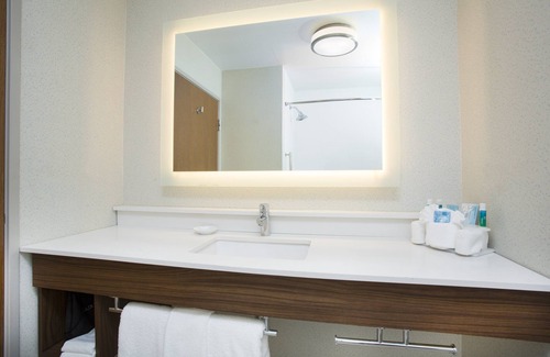 I-435 West KC-KS Hotel | Holiday Inn Express Kansas City - at the Legends by IHG