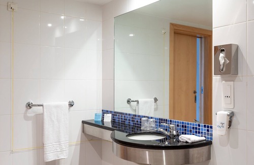 Paco De Arcos Hotel | Holiday Inn Express Lisbon - Oeiras by IHG