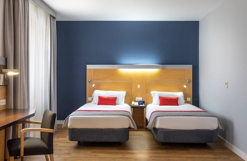 Paco De Arcos Hotel | Holiday Inn Express Lisbon - Oeiras by IHG