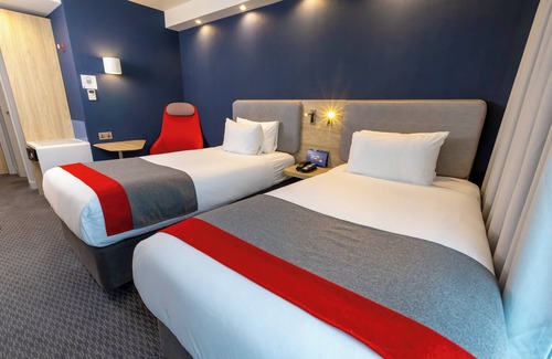 Trafford Hotel | Holiday Inn Express Manchester - Trafford City by IHG