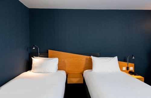 Salford Hotel | Holiday Inn Express Manchester - Salford Quays by IHG