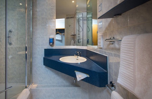 Salford Hotel | Holiday Inn Express Manchester - Salford Quays by IHG