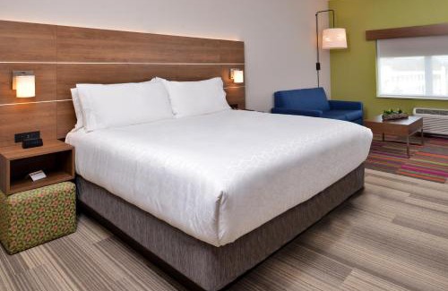 Melbourne Hotel | Holiday Inn Express Melbourne West by IHG