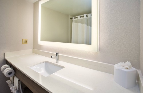 Donelson Hotel | Holiday Inn Express Nashville Airport by IHG