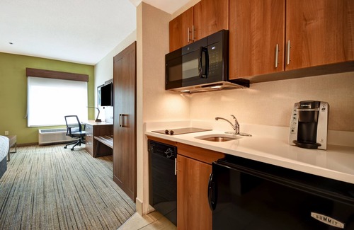 Middletown Hotel | Holiday Inn Express Newport North - Middletown by IHG