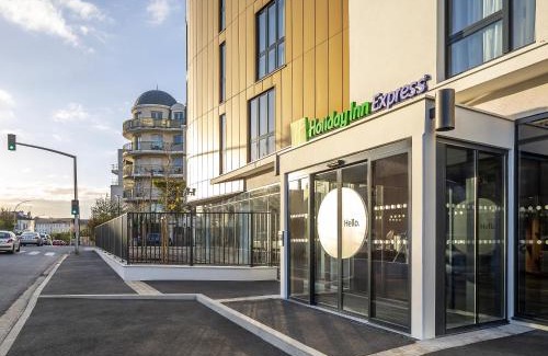 Poissy Hotel | Holiday Inn Express Paris - Poissy by IHG