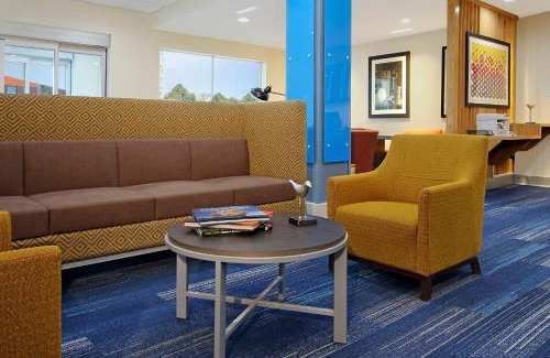 Lake Charles Hotel | Holiday Inn Express & Suites - Lake Charles South Casino Area by IHG