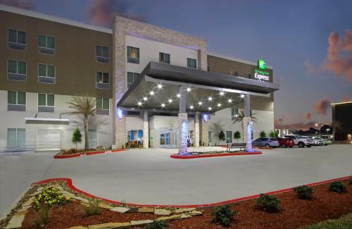 Lake Charles Hotel | Holiday Inn Express & Suites - Lake Charles South Casino Area by IHG