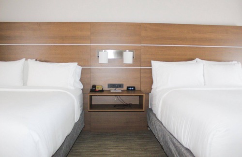 Martinsville Hotel | Holiday Inn Express & Suites Martinsville by IHG