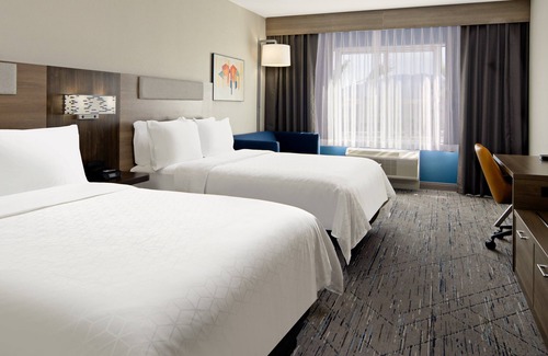 Palm Desert Hotel | Holiday Inn Express & Suites Palm Desert - Millennium by IHG