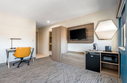 National City Hotel | Holiday Inn Express San Diego South - National City by IHG