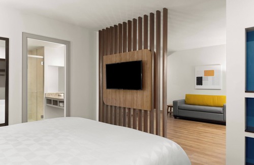 Santa Ana Hotel | Holiday Inn Express San Jose Forum by IHG