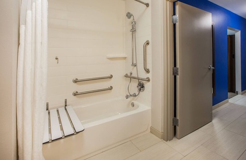 Savannah Hotel | Holiday Inn Express Savannah Gateway by IHG
