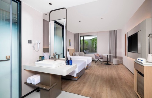 Downtown Shanghai Hotel | Holiday Inn Express Shanghai On The Bund by IHG