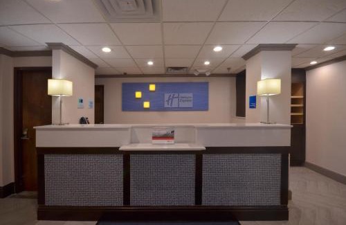 Fayetteville Hotel | Holiday Inn Express & Suites Fayetteville University of Arkansas Area by IHG