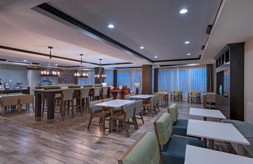 Rock Harbour Hotel | Holiday Inn Express & Suites Austin NW - Four Points by IHG