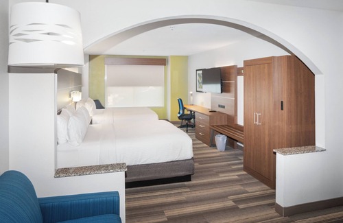 Arlington Heights Hotel | Holiday Inn Express & Suites Stroudsburg-Poconos by IHG