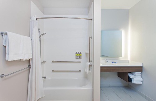 Moses Lake Hotel | Holiday Inn Express & Suites - Moses Lake by IHG