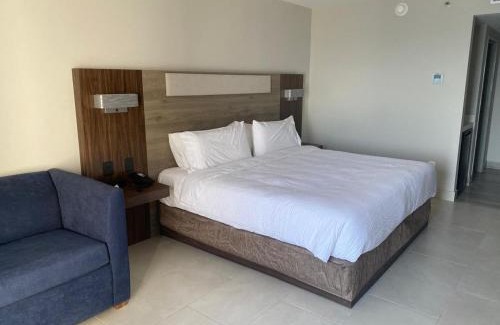 Mazatlán Hotel | Holiday Inn Express & Suites Mazatlan by IHG