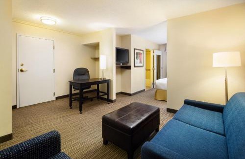 Alpharetta Hotel | Holiday Inn Express & Suites Alpharetta by IHG