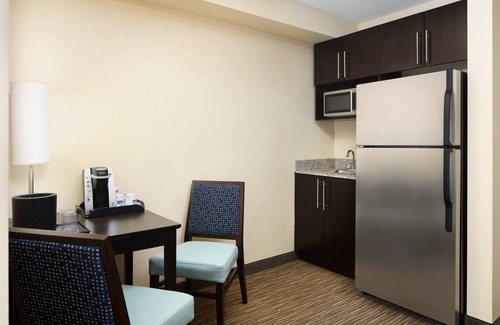 Alpharetta Hotel | Holiday Inn Express & Suites Alpharetta - Windward Parkway by IHG