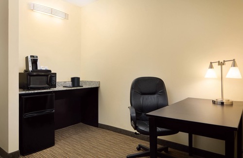 Alpharetta Hotel | Holiday Inn Express & Suites Alpharetta - Windward Parkway by IHG