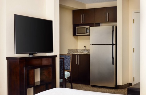 Alpharetta Hotel | Holiday Inn Express & Suites Alpharetta - Windward Parkway by IHG