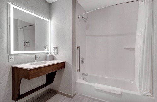 Citrus Grove Hotel | Holiday Inn Express & Suites Glendale Downtown by IHG