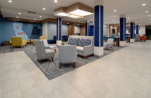 Valencia Hotel | Holiday Inn Express & Suites Valencia - Santa Clarita by IHG