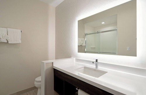 Valencia Hotel | Holiday Inn Express & Suites Valencia - Santa Clarita by IHG