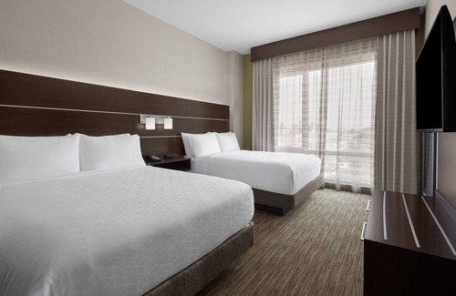 Queens Hotel | Holiday Inn Express & Suites Woodside LaGuardia Airport by IHG