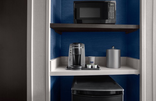 Queens Hotel | Holiday Inn Express & Suites Woodside LaGuardia Airport by IHG