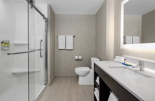 Queens Hotel | Holiday Inn Express & Suites Woodside LaGuardia Airport by IHG