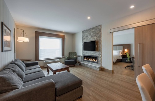 Moncton Hotel | Holiday Inn Express & Suites Moncton by IHG