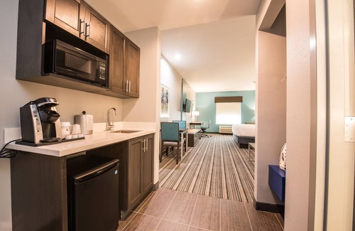 Houston Hotel | Holiday Inn Express & Suites Houston - Hobby Airport Area by IHG