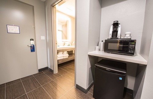 Houston Hotel | Holiday Inn Express & Suites Houston - Hobby Airport Area by IHG