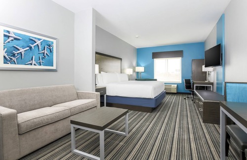 Houston Hotel | Holiday Inn Express & Suites Houston - Hobby Airport Area by IHG