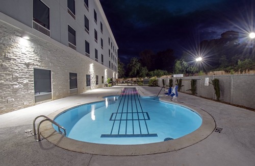Whitehaven Hotel | Holiday Inn Express & Suites Memphis Arpt Elvis Presley Blv by IHG