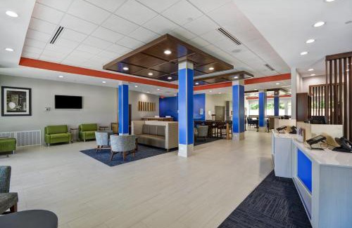 El Lago Hotel | Holiday Inn Express & Suites - Houston NASA - Boardwalk Area by IHG