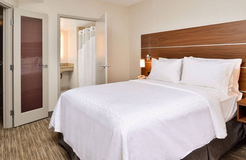 Downtown Buffalo Hotel | Holiday Inn Express & Suites Buffalo Downtown - Medical CTR by IHG