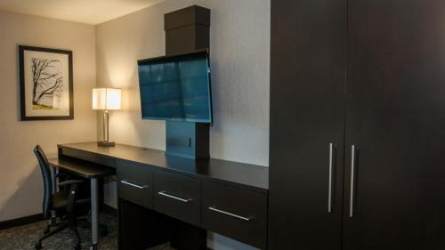 Cheney Hotel | Holiday Inn Express & Suites Cheney by IHG