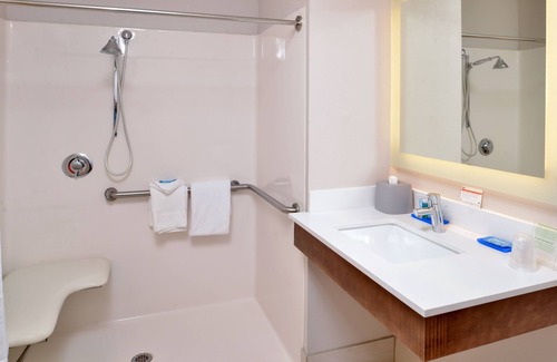 Mason Hotel | Holiday Inn Express & Suites Cincinnati - Mason by IHG