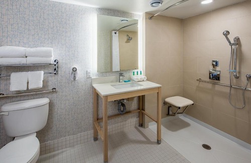 Halifax Hotel | Holiday Inn Express & Suites Halifax - Bedford by IHG