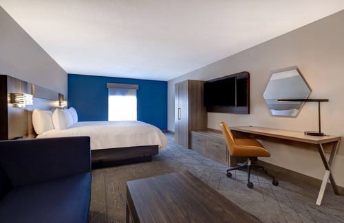 Omaha Hotel | Holiday Inn Express & Suites Central Omaha by IHG