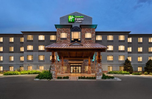 Dupont Hotel | Holiday Inn Express & Suites Denver Airport by IHG