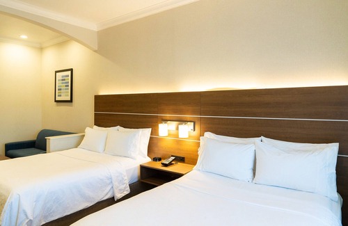 Davis Hotel | Holiday Inn Express & Suites Davis - University Area by IHG