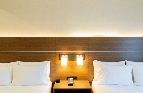 Davis Hotel | Holiday Inn Express & Suites Davis - University Area by IHG