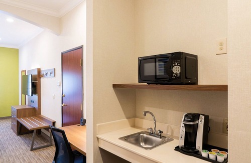 Davis Hotel | Holiday Inn Express & Suites Davis - University Area by IHG